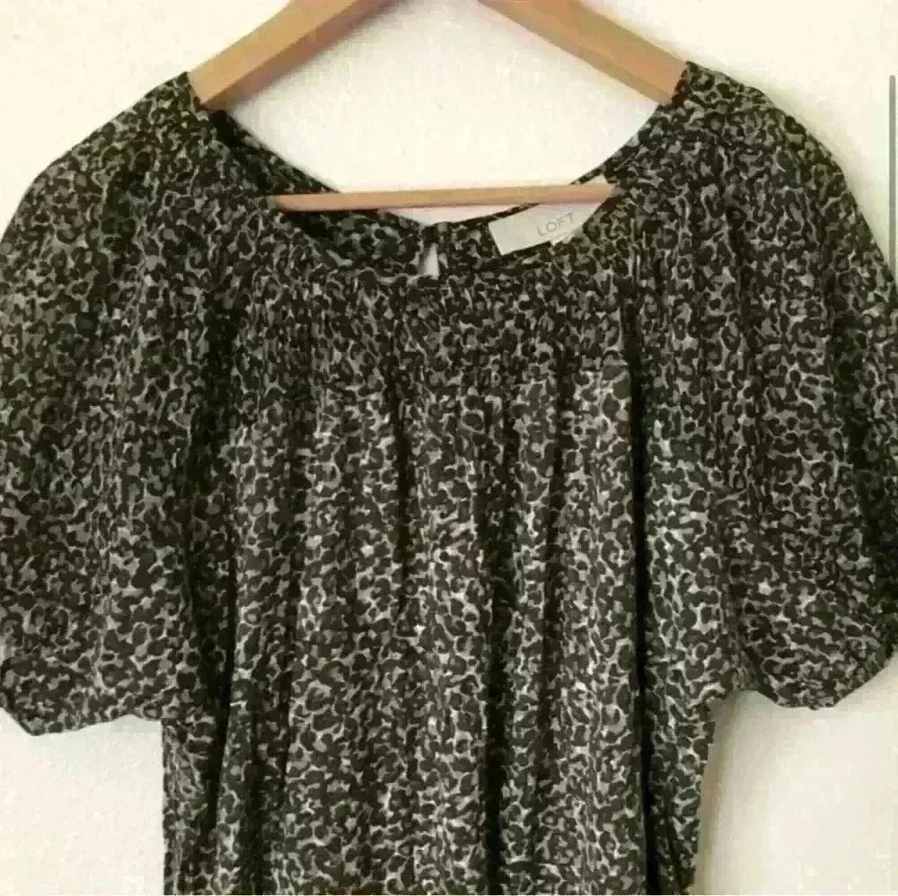 🌻Ann Taylor LOFT Leopard Animal Print Semi Sheer Puff Sleeve Top Tan Black